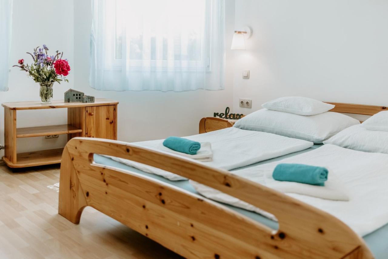 Kek Vendeghaz Family Resort Gyenesdiás Екстериор снимка
