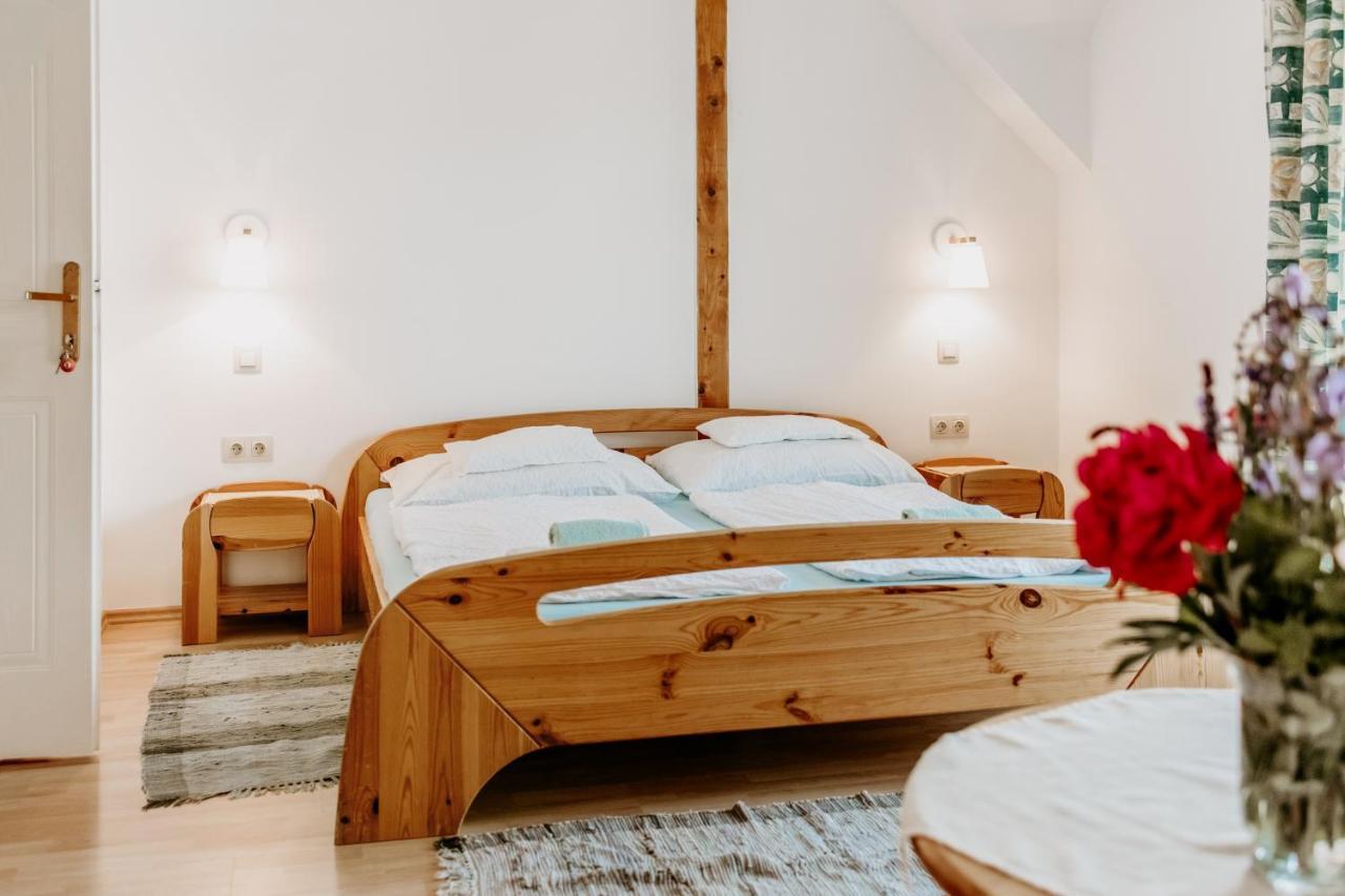 Kek Vendeghaz Family Resort Gyenesdiás Екстериор снимка