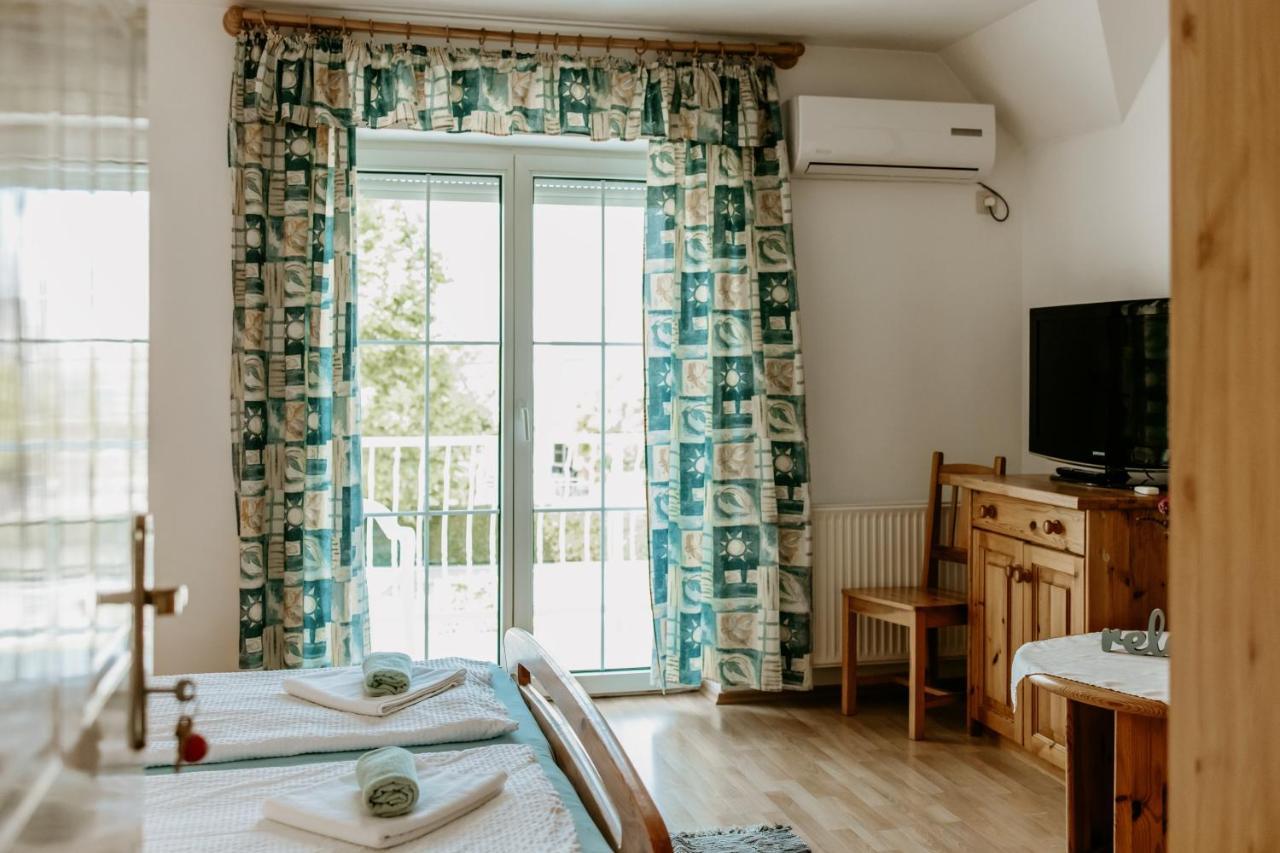 Kek Vendeghaz Family Resort Gyenesdiás Екстериор снимка