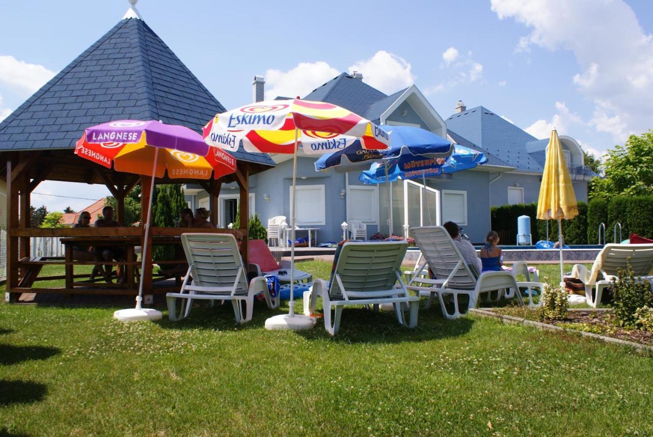 Kek Vendeghaz Family Resort Gyenesdiás Екстериор снимка