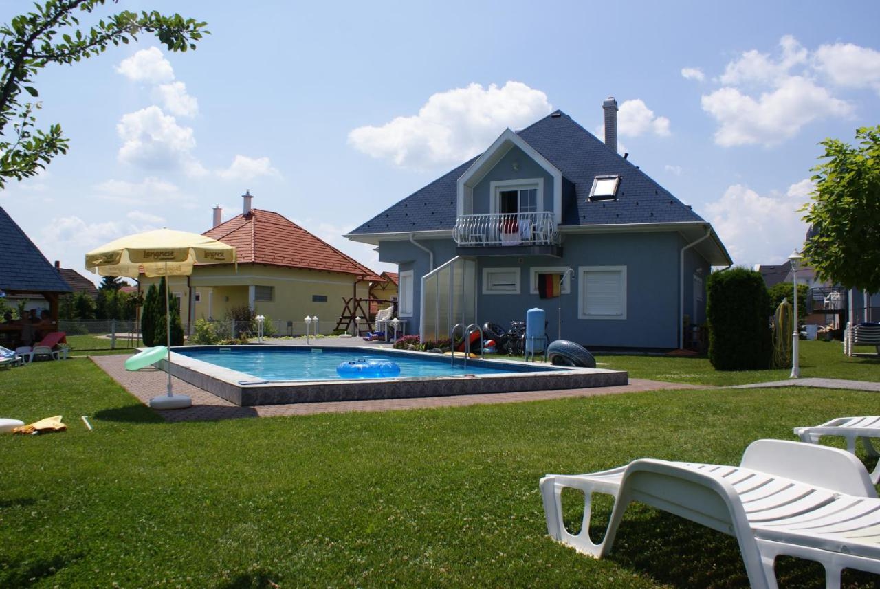 Kek Vendeghaz Family Resort Gyenesdiás Екстериор снимка