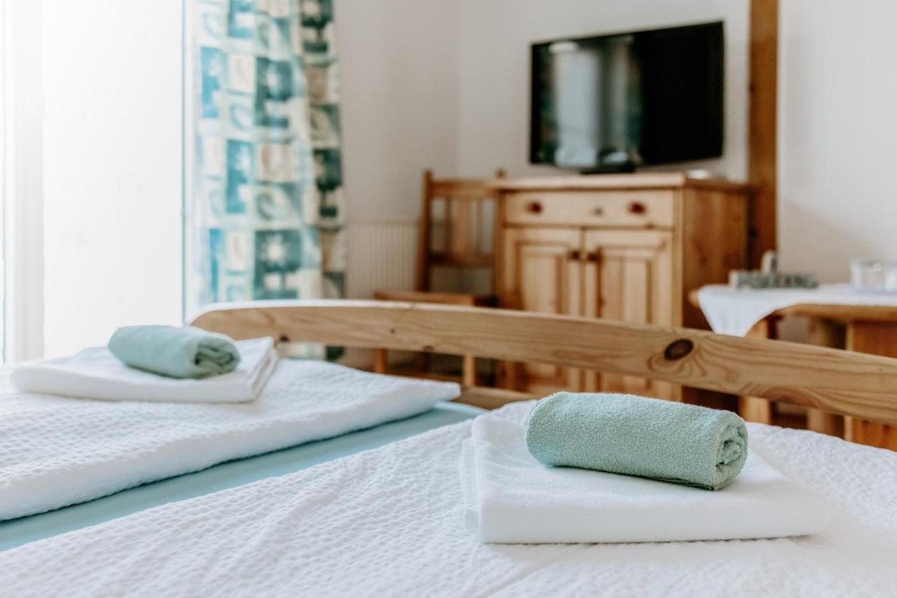 Kek Vendeghaz Family Resort Gyenesdiás Екстериор снимка