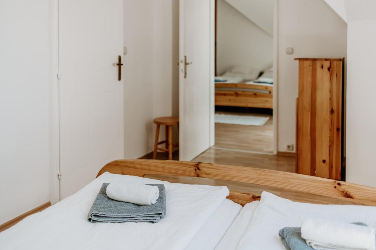 Kek Vendeghaz Family Resort Gyenesdiás Екстериор снимка