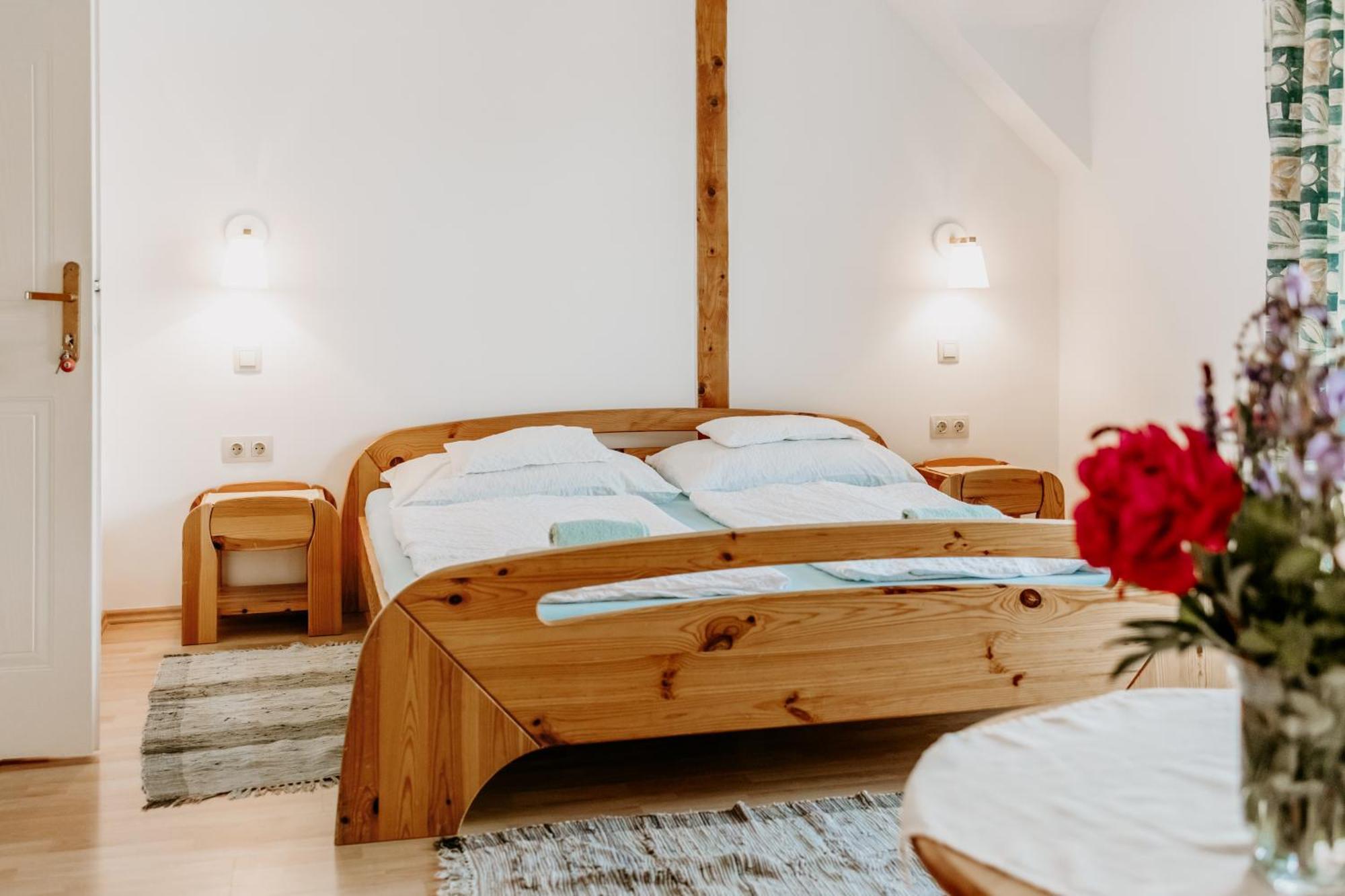 Kek Vendeghaz Family Resort Gyenesdiás Екстериор снимка