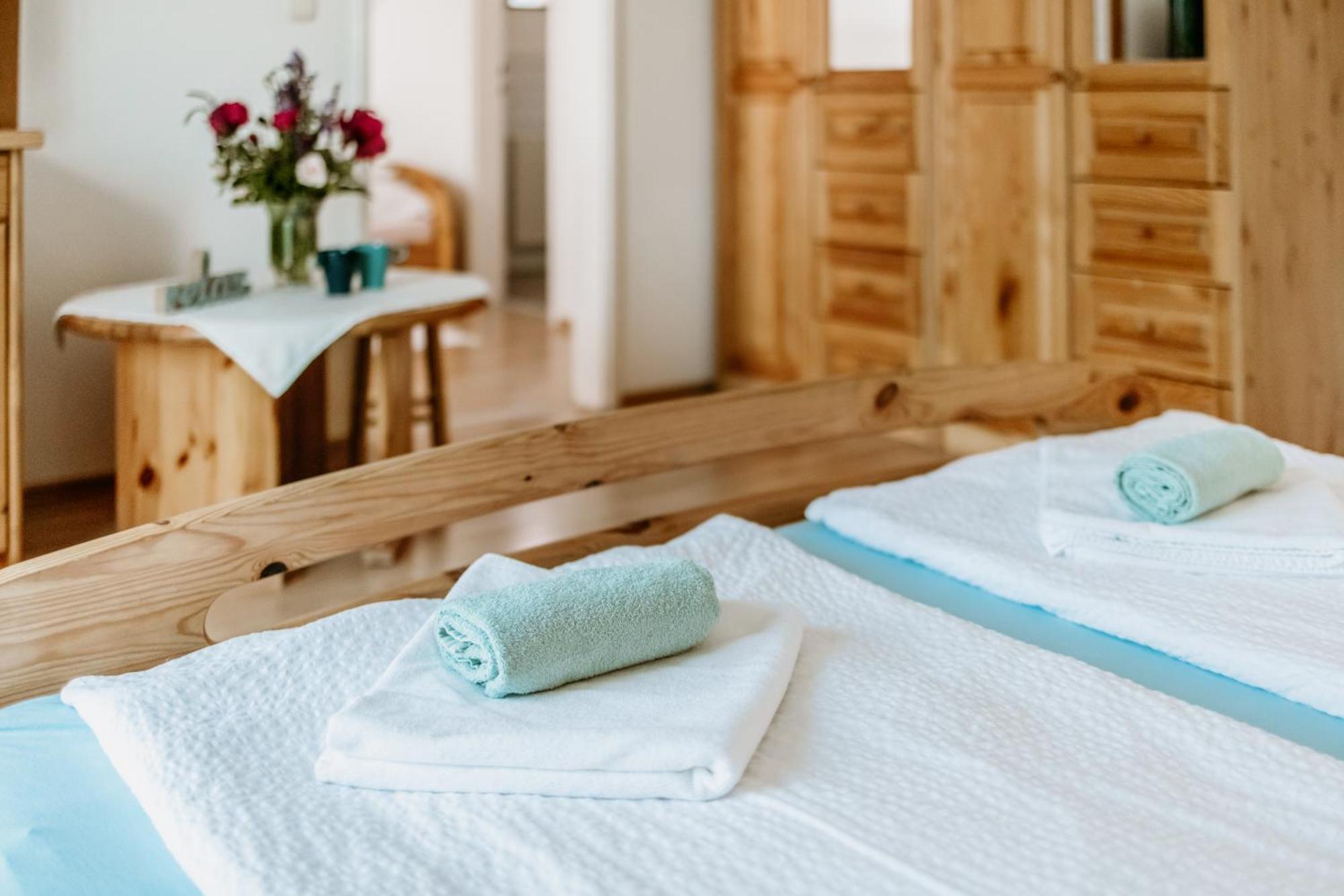 Kek Vendeghaz Family Resort Gyenesdiás Екстериор снимка