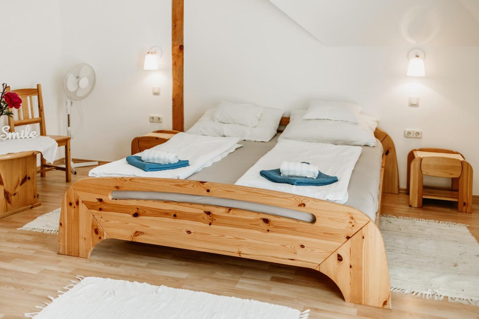 Kek Vendeghaz Family Resort Gyenesdiás Екстериор снимка