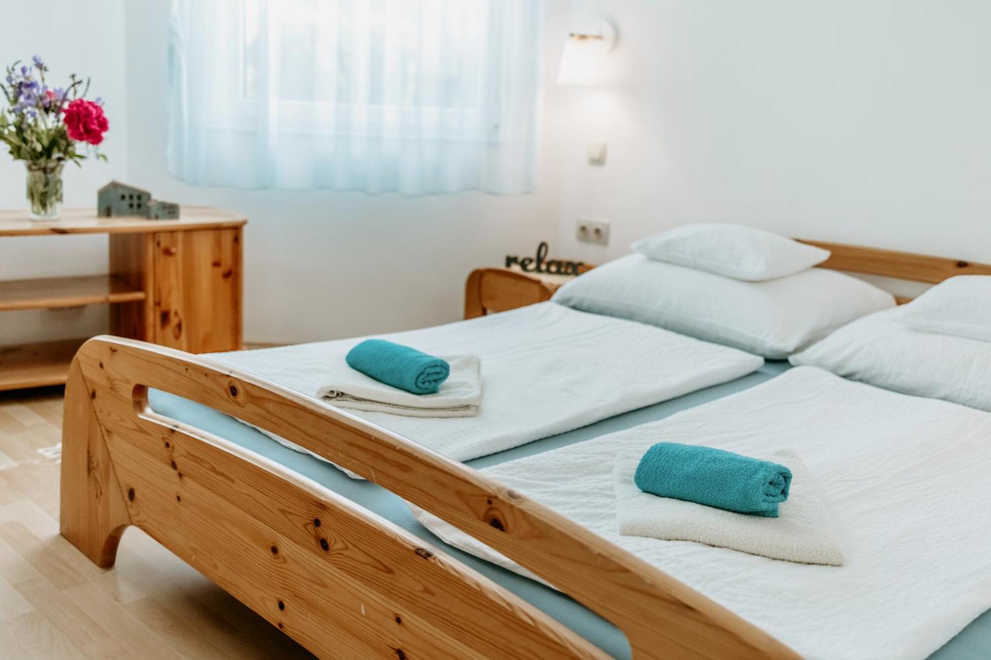 Kek Vendeghaz Family Resort Gyenesdiás Екстериор снимка